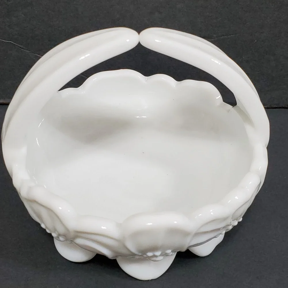 Vintage Westmoreland Milk Glass‎ Poppy Pattern Basket with Split Handle White